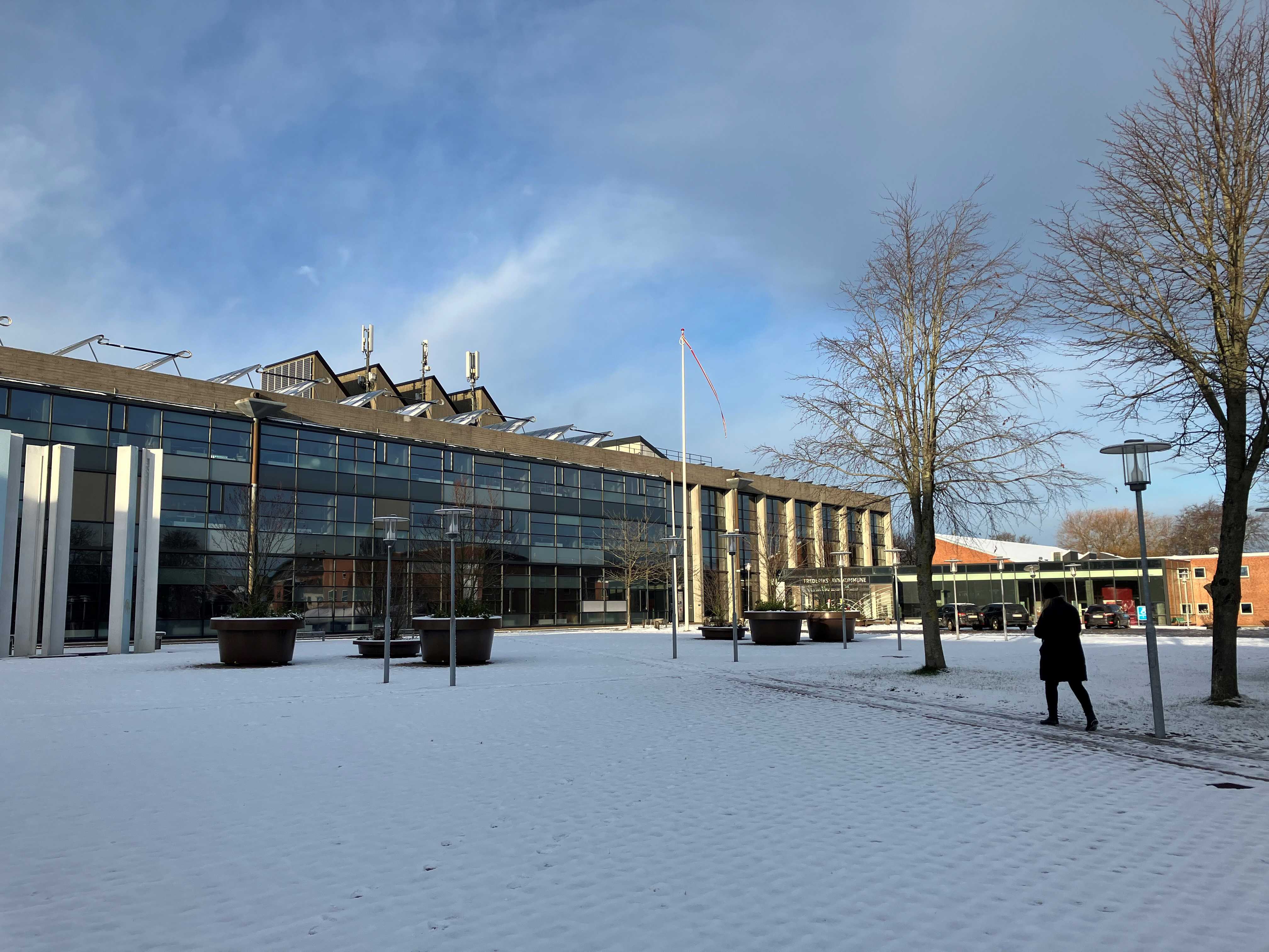 Frederikshavn Rådhus med sne
